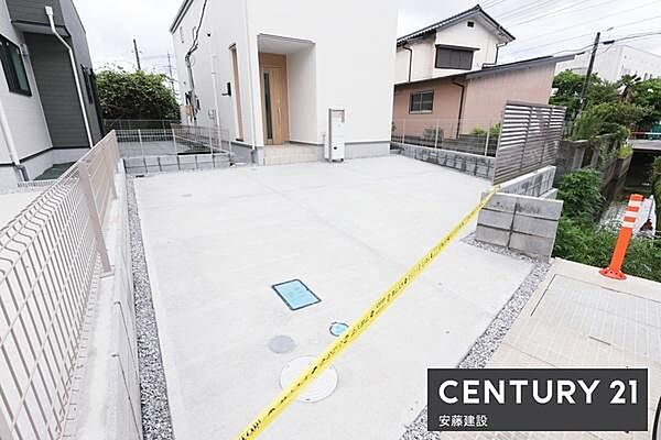【　駐車場　/　parking　】駐車2台可能なスペース
