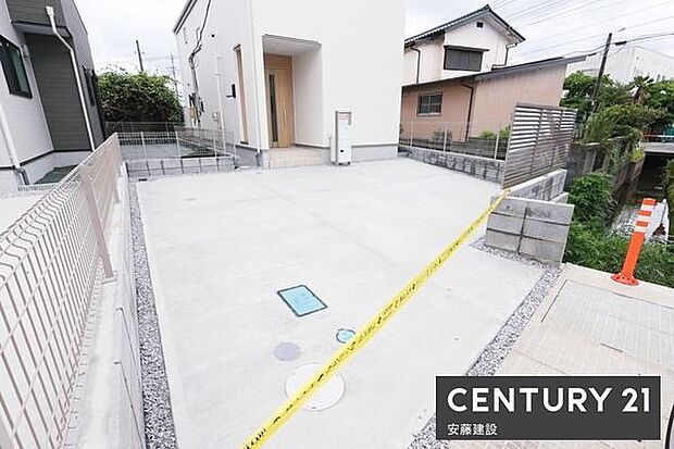 【　駐車場　/　parking　】駐車2台可能なスペース