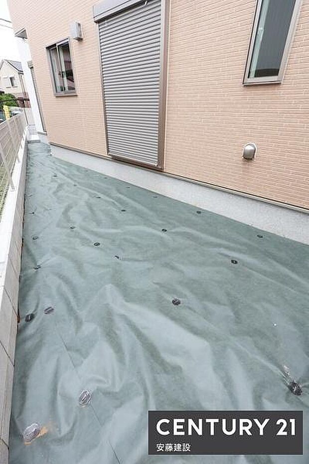 【　庭　/　Garden　】物置やお庭としても活用できるゆとりのスペース