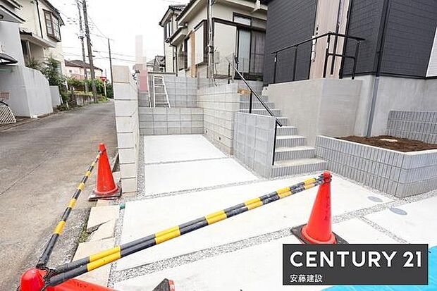 【 設備 】バイク・自転車置き場や物置にも便利なゆとりのスペース