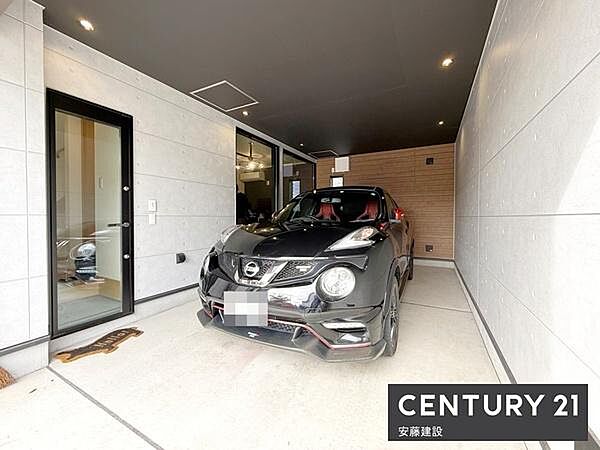 【　駐車場　/　parking　】大切な愛車を守れる電動シャッター付きビルトインガレージ
