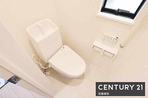 【 トイレ / toilet 】明るく清潔的なウォシュレット付きトイレ