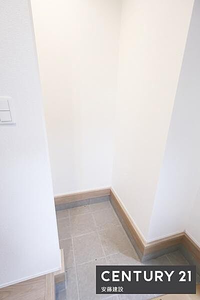 【　SIC　】かさばりやすいベビーカーやアウトドア用品、濡れた雨具もそのまま収納可能なSIC完備