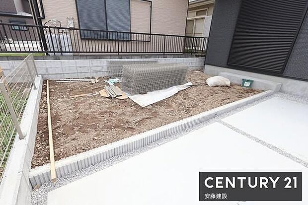 【　庭　/　Garden　】物置やお庭としても活用できるゆとりのスペース