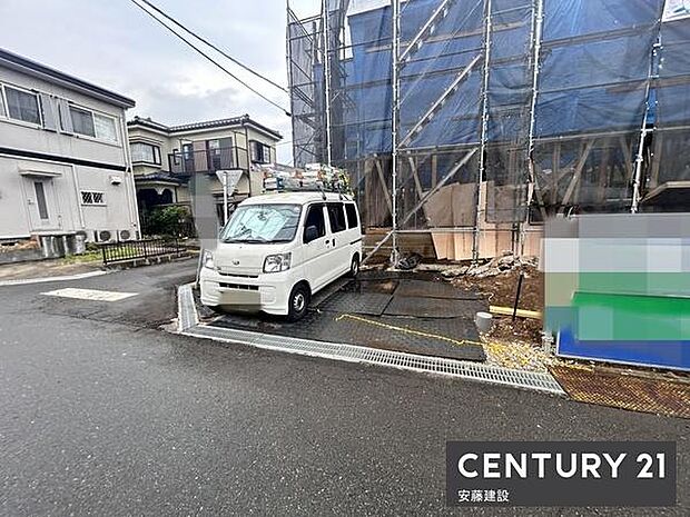 【　駐車場　/　parking　】並列2台可能な駐車スペースご夫婦それぞれのお車をお家の前に停めることができます