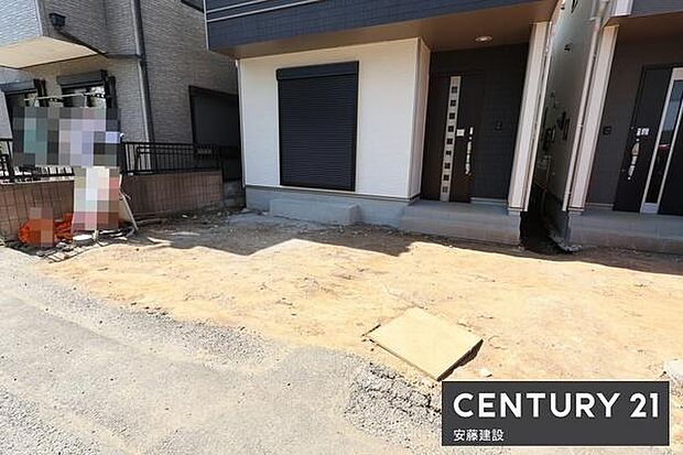 【 駐車場 / parking 】駐車1台可能なスペース