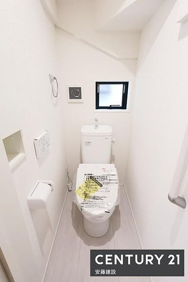 【　トイレ　/　toilet　】明るく清潔感のあるトイレ