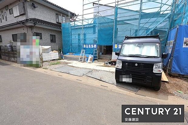 【 駐車場 / parking 】並列4台駐車可能なスペース(車種制限有)洗車やバイク・自転車置き場などにも役立つしっかりとした広さです!