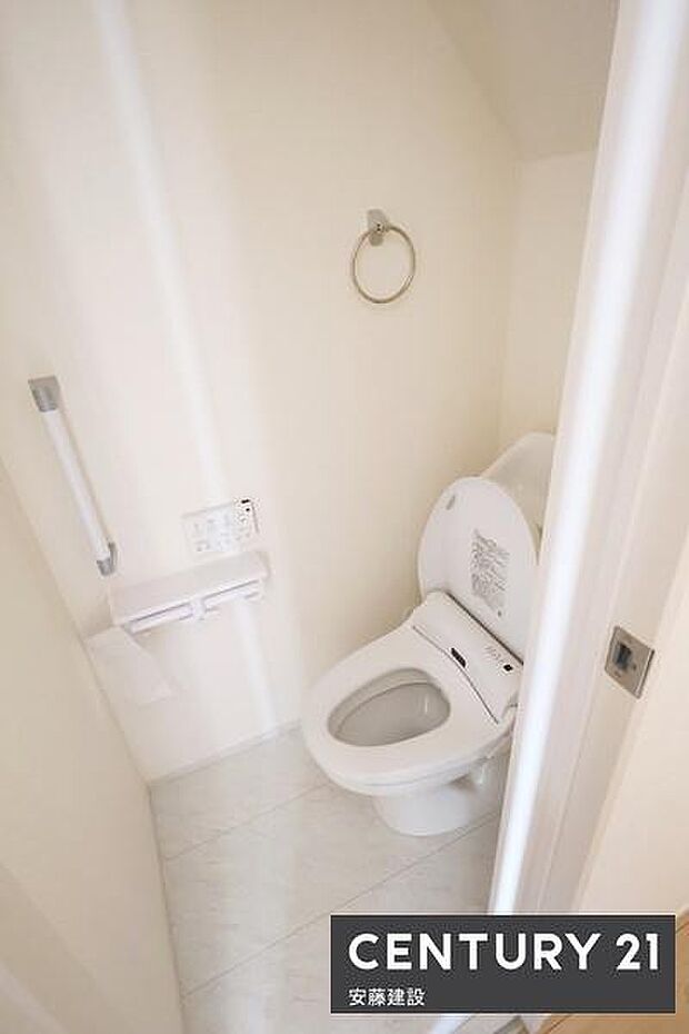 【　トイレ　/　toilet　】明るく清潔感のあるトイレ
