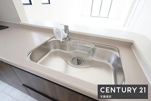 【 浄水機付き水栓 / Kitchen 】浄水・原水をセンサーで簡単切り替え塩素・不純物を除去した安心でおいしい水が自宅でいつでも使え、ウォーターサーバー不要でコスト削減にも。
