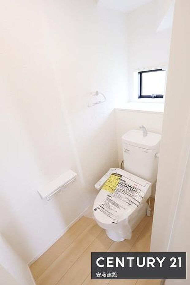 【 トイレ / toilet 】明るく清潔感のあるトイレ
