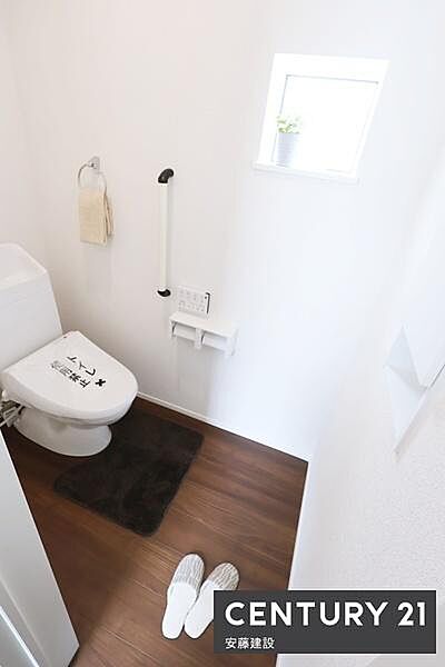 【　トイレ　/　toilet　】明るく清潔的なウォシュレット付きトイレ