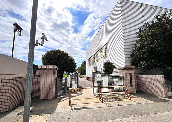 鶴ヶ島市立新町小学校まで1115m