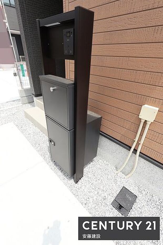 【 宅配ボックス 】忙しい日にも荷物が簡単に受け取れる宅配BOX完備!大容量洗剤やティッシュ、飲料等受け取れそうなサイズ