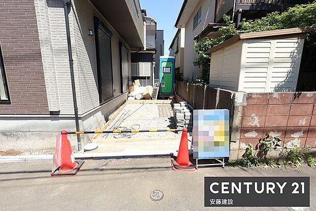 【 駐車場 / parking 】駐車1台可能なスペース