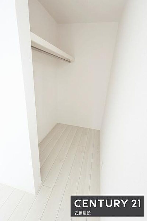 【 WIC 】毎日の洋服選びも楽しめるWIC完備洗濯物を畳まずにそのまま取り込んでラックにかけるだけの快適収納