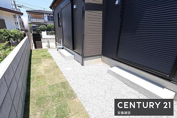 【　庭　/　Garden　】物置やお庭としても活用できるゆとりのスペース