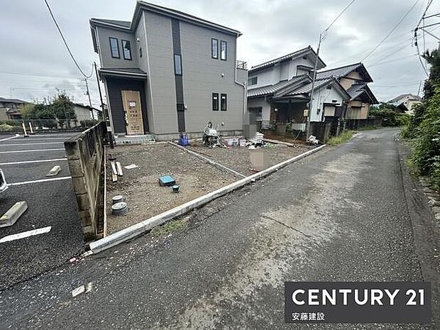 徒歩6分圏内にスーパー、コンビニ、ドラッグストア等が揃った便利な環境