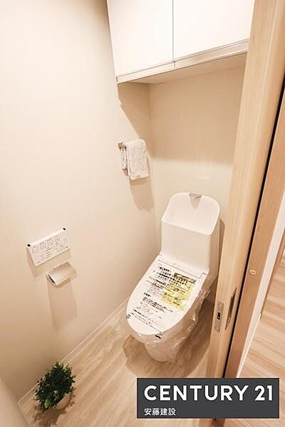 【　トイレ　/　toilet　】明るく清潔的なウォシュレット付きトイレ