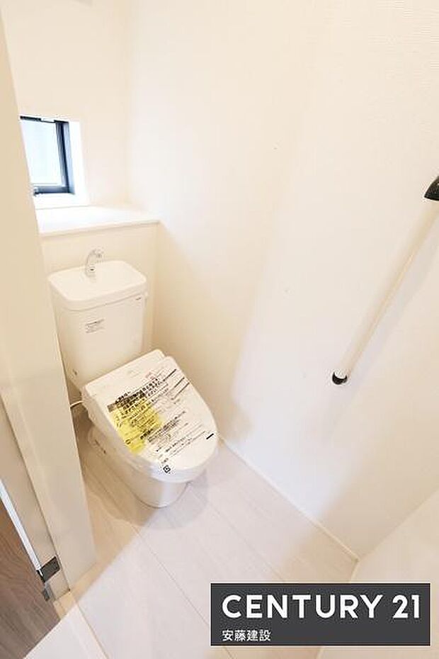 【　トイレ　/　toilet　】明るく清潔感のあるトイレ