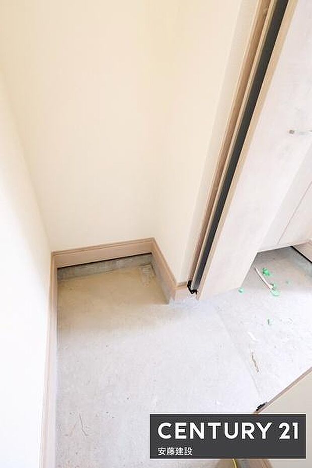 【　SIC　】かさばりやすいベビーカーやアウトドア用品、濡れた雨具もそのまま収納可能なSIC完備