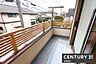 バルコニー：【　バルコニー　/　Balcony　】陽当りがよく洗濯物もしっかり乾きそうな南東向きバルコニー