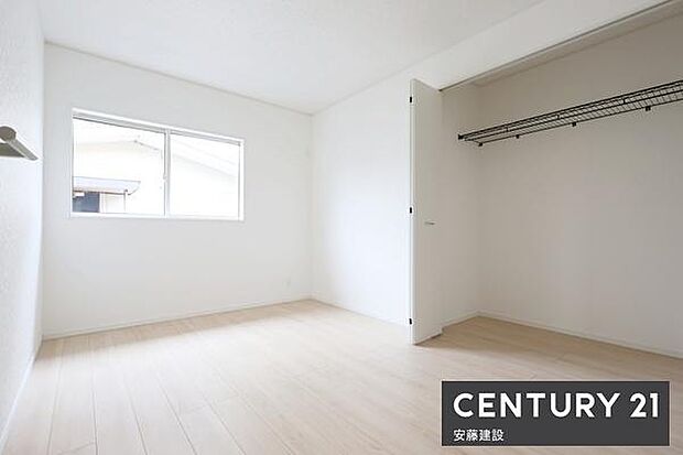 【 子供部屋 / 6帖 】お好きな家具を自由にレイアウトできる広さの洋室お子様にもちょうどいいサイズのお部屋です!