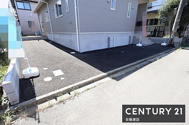 【 駐車場 / parking 】L字に駐車2台可能なスペース