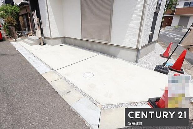 【 駐車場 / parking 】駐車1台可能なスペース