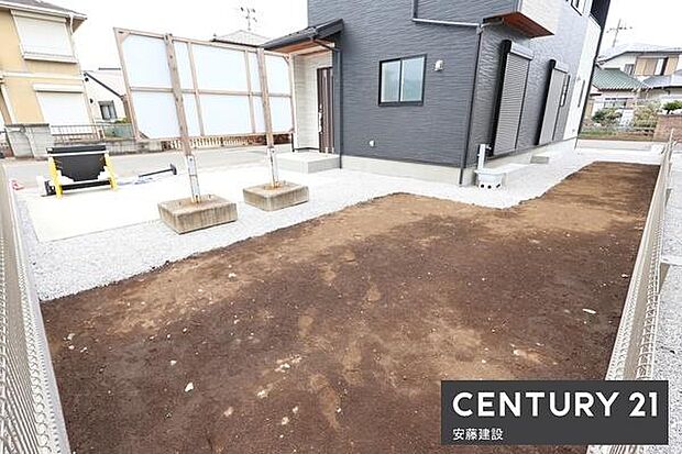 【　庭　/　Garden　】ガーデニングや家庭菜園など楽しみが広がるお庭スペース！お子様やペットと遊べるふれあいの空間にもなります
