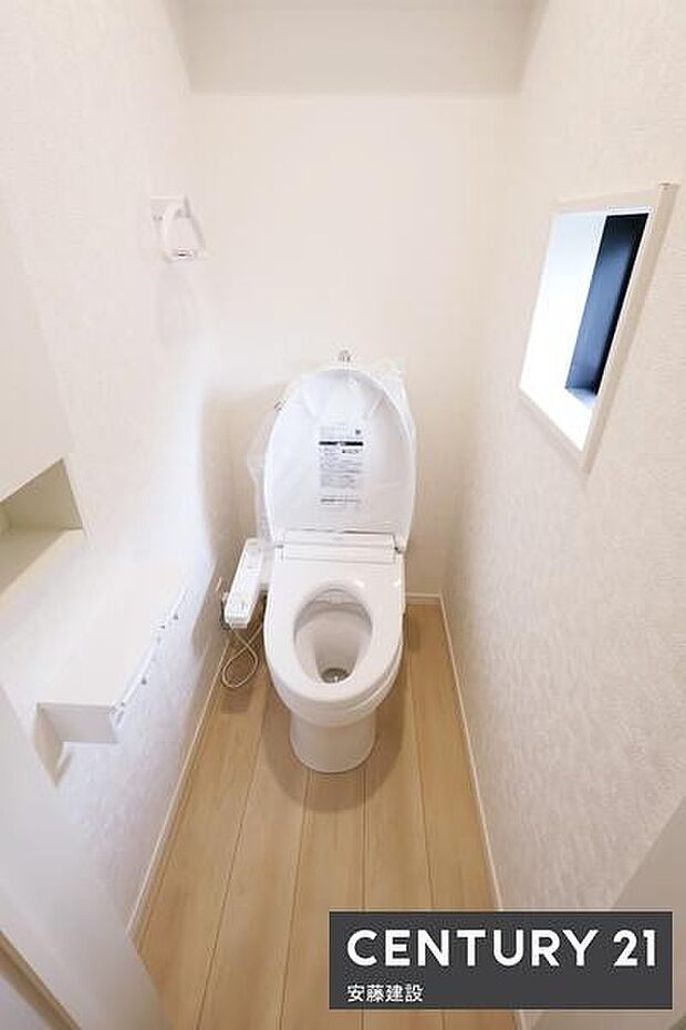 【 トイレ / toilet 】明るく清潔的なウォシュレット付きトイレ
