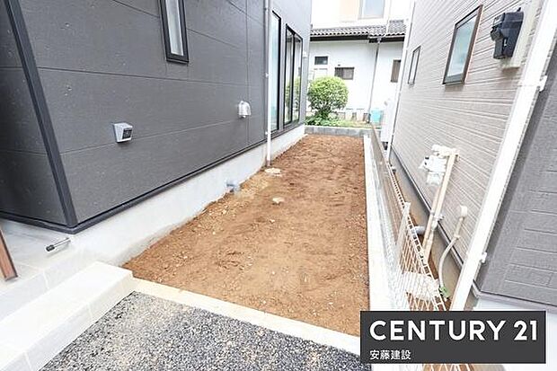【 庭 / Garden 】ちょっとしたお庭スペース完備