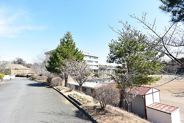 日高市立高根中学校まで1269m