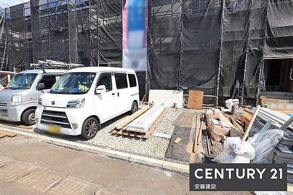 【　駐車場　/　parking　】並列2台可能な駐車スペースご夫婦それぞれのお車をお家の前に停めることができます