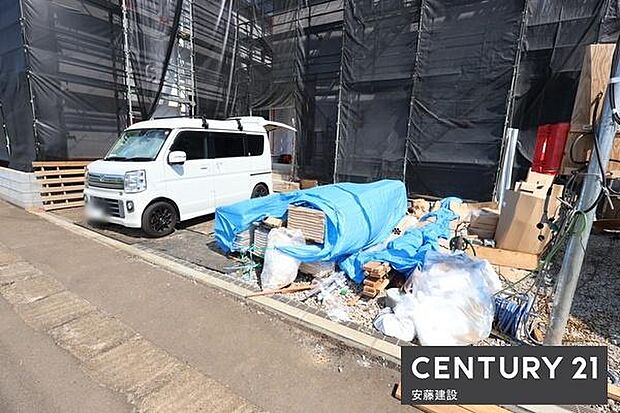 【 駐車場 / parking 】並列2台可能な駐車スペースご夫婦それぞれのお車をお家の前に停めることができます