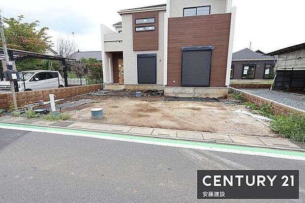 【 駐車場 / parking 】並列3台可能な駐車スペース洗車をしたり、バイク・自転車置き場などに役立つしっかりとした広さです!