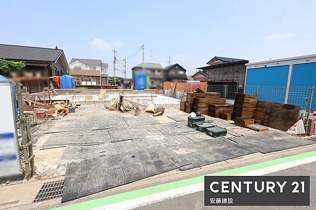 【 駐車場 / parking 】並列3台可能な駐車スペース洗車をしたり、バイク・自転車置き場などに役立つしっかりとした広さです!
