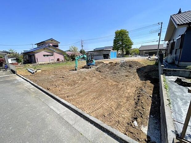 【　駐車場　/　parking　】並列3台可能な駐車スペース洗車をしたり、バイク・自転車置き場などに役立つしっかりとした広さです！