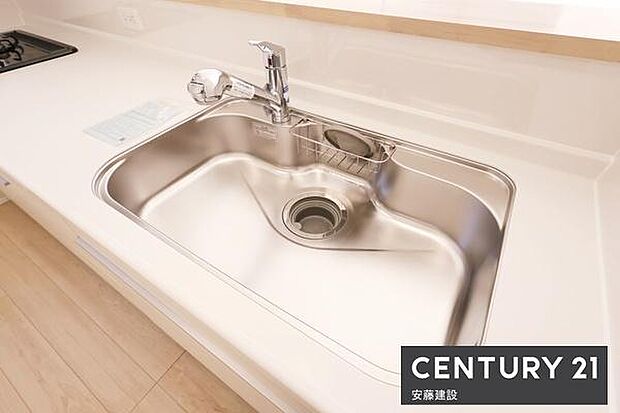 【 浄水機付き水栓 / Kitchen 】浄水・原水をセンサーで簡単切り替え塩素・不純物を除去した安心でおいしい水が自宅でいつでも使え、ウォーターサーバー不要でコスト削減にも。