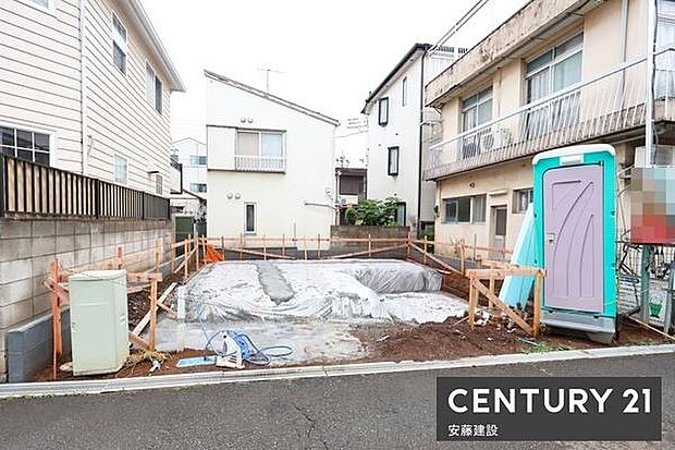防犯カメラや、玄関ワンタッチキーが標準装備で防犯性に優れた邸宅