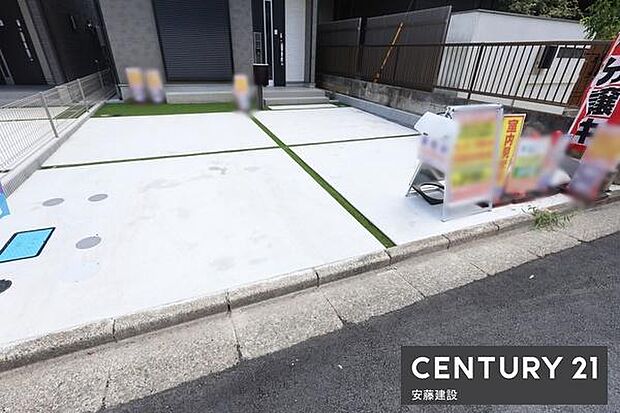 【　駐車場　/　parking　】並列2台可能な駐車スペースご夫婦それぞれのお車をお家の前に停めることができます