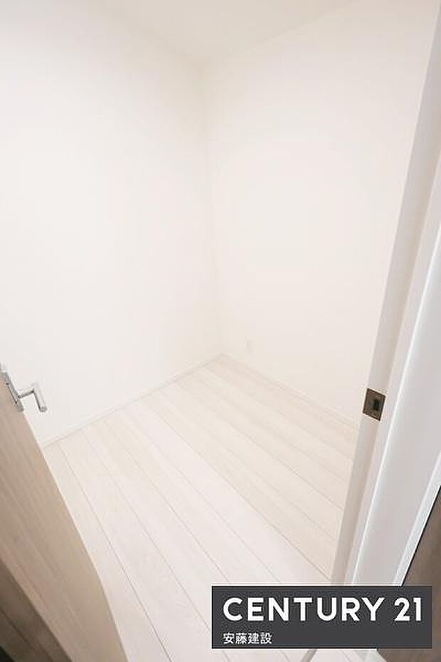 【 サービスルーム 】収納やちょっとした仕事・家事に使えるサービスルーム完備