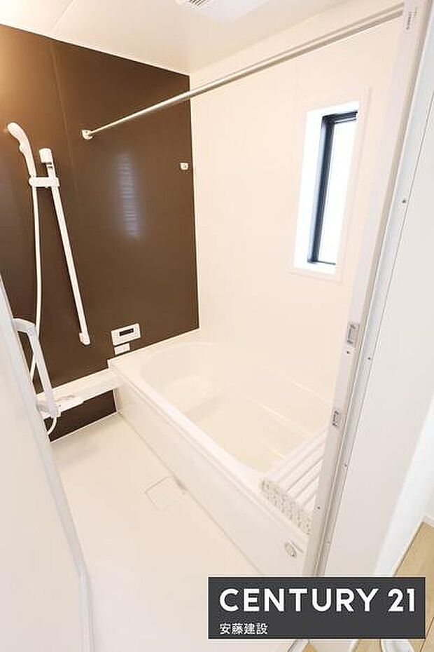 【 浴室 / Bathroom 】清潔感のあるバスルームは一日の疲れを癒してくれる空間に!