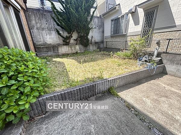 【　庭　/　Garden　】ちょっとしたお庭があるとガーデニングなどの楽しみも広がります
