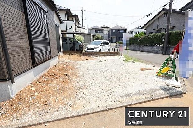 【　駐車場　/　parking　】並列2台可能な駐車スペースご夫婦それぞれのお車をお家の前に停めることができます