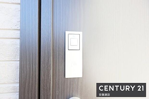 【 玄関電子キー 】ワンタッチで施開錠可能なスマートキー搭載!買い物帰りや雨の日、子どもと手が離せないときでもすぐに施錠できてうれしい機能