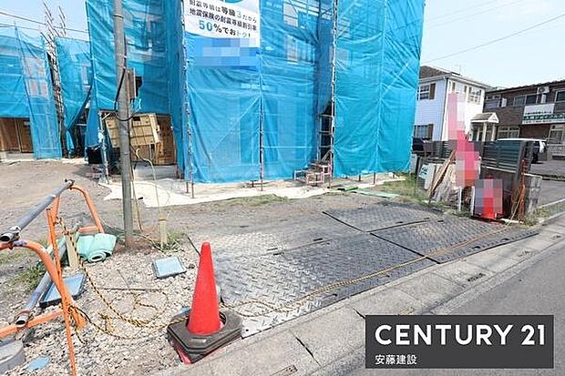 【 駐車場 / parking 】並列2台可能な駐車スペースご夫婦それぞれのお車をお家の前に停めることができます