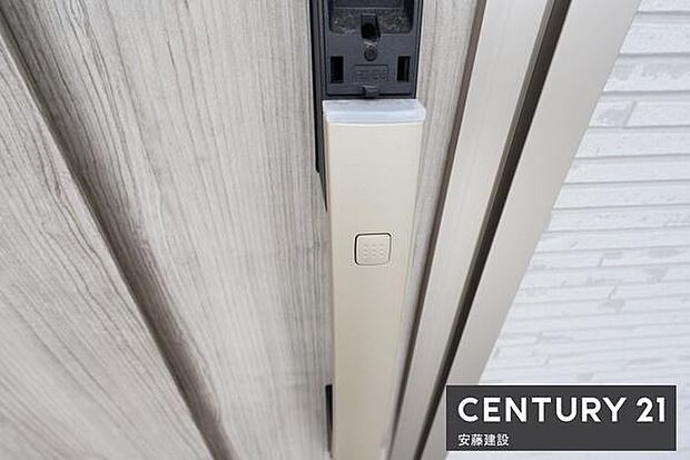 【　玄関電子キー　】ワンタッチで施開錠可能なスマートキー搭載！買い物帰りや雨の日、子どもと手が離せないときでもすぐに施錠できてうれしい機能
