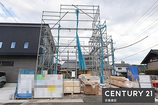 小学校まで徒歩5分、中学校まで徒歩12分！お子様の登下校も安心の閑静な住宅地