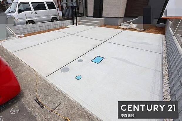 【 駐車場 / parking 】並列2台可能な駐車スペースご夫婦それぞれのお車をお家の前に停めることができます